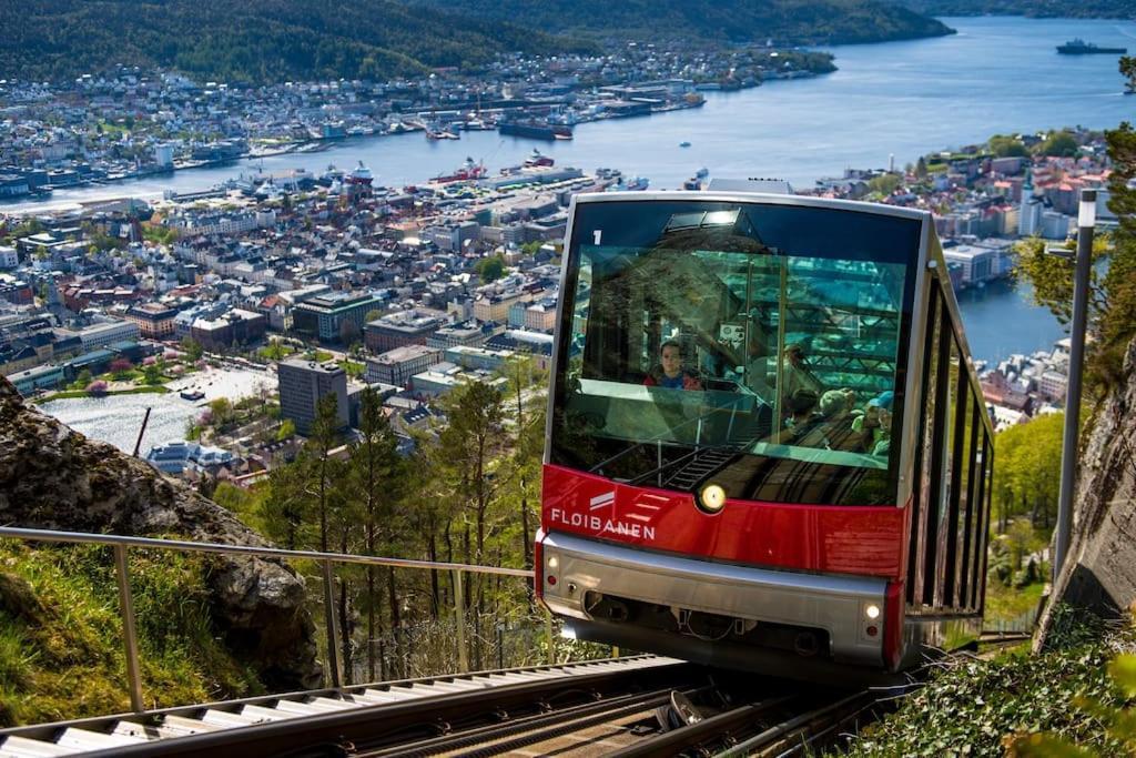 Central 2Br With Balconies And Art In Historical University Area Bergen Exterior photo